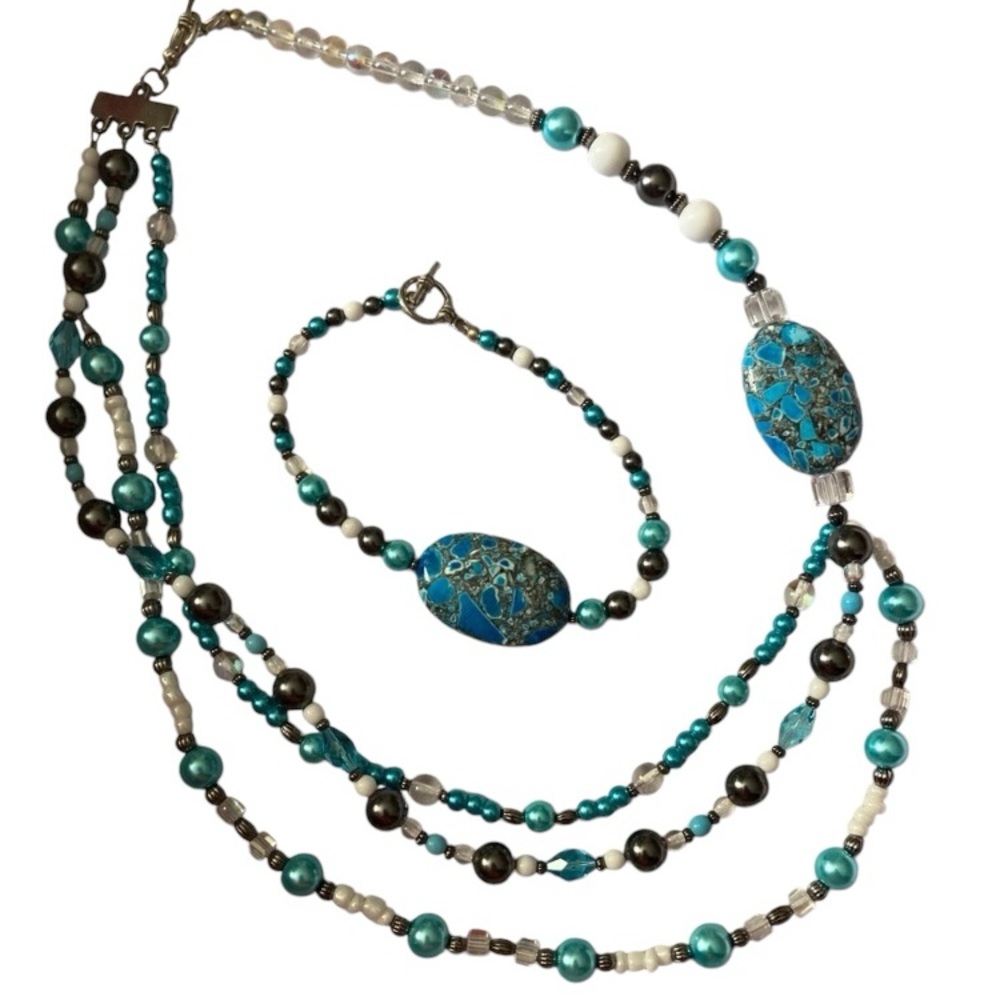 Turquoise’s beaded necklace and bracelet - Picture 5 of 5
